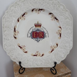 Queen Elizabeth II, Silver Jubilee 1977 commemorative plate, Royal Memorabilia 25th Anniversary of the Coronation, Silver Jubilee. ER11