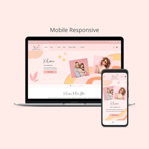 Puede incluir: Una maqueta de sitio web que muestra un dise&ntilde;o adaptable a dispositivos m&oacute;viles. El sitio web es rosa y naranja con un mensaje de bienvenida y un bot&oacute;n de comprar ahora. El sitio web se muestra en una computadora port&aacute;til y un tel&eacute;fono inteligente.