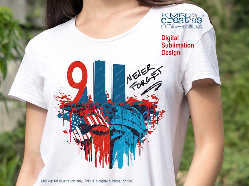 Może przedstawiać: Biała koszulka z graficznym wzorem przedstawiającym wieże bliźniacze z napisem "9/11" i "Never Forget" w czerwonych i niebieskich plamach farby.
