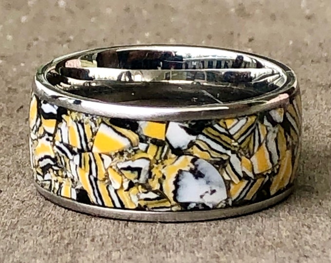 Yellow "peacock malachite" (Calsilica) inlay ring in steel. Size 10, 10mm width.