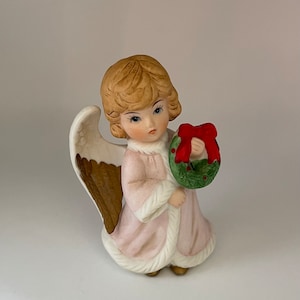 Angel with Christmas Wreath, Homco Figurine, Vintage Holiday Decor, 5557