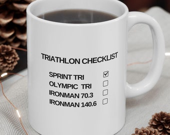 Taza de triatlón como regalo para un triatleta, lista de verificación de triatlón para un triatleta, regalo de Ironman, regalo de triatlón, rastreador de carreras, taza de Ironman