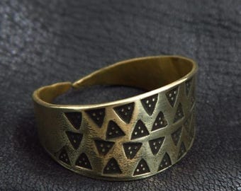 Anello prussiano in bronzo massiccio. Gioiello medievale. Rievocazione storica.