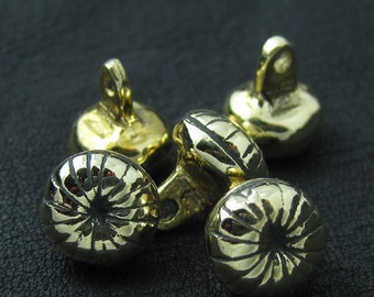 Botones medievales de bronce macizo. Recreación histórica vikinga de la Rus de Kiev.