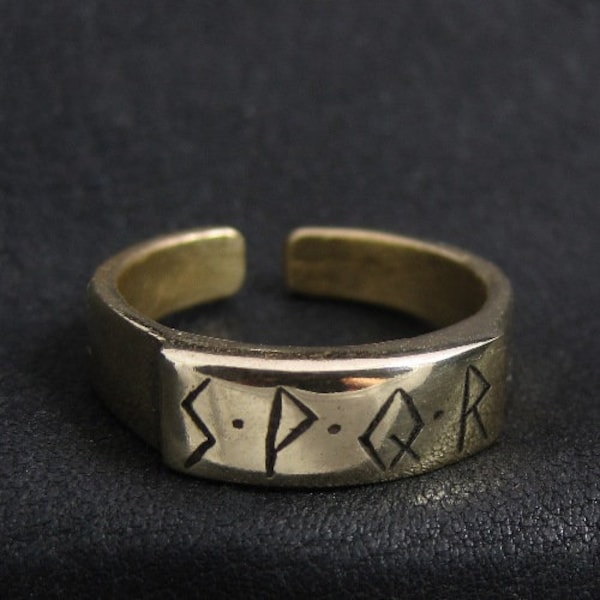 Bague SPQR en bronze massif de la Rome antique. Reconstitution historique de l'Empire romain.