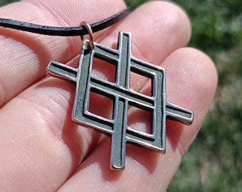 Colgante Gungnir de latón macizo. Joyería vikinga, símbolo pagano de Odín, amuleto nórdico con runas.