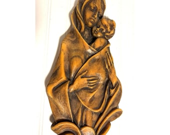 Rzeźba ścienna z Dzieciątkiem Jezus w wosku bawarskim, 16 cali, ArtWax, lata 50. i 60. XX wieku