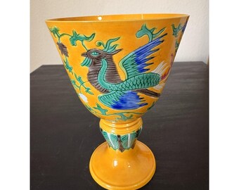 Kielich do wina z rzeźbionym wzorem żółtego smoka, glazurowana porcelana, 5 cali