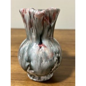 Handbemalte Pinch Spout Keramikvase Made in Italy Nummerierte Grau-Rote Tropfglasur Bild 5