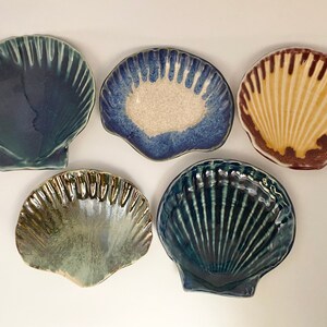 Jabonera / Porta bolsitas de té / Reposacucharas / Plato de dulces, cerámica, forma de concha, varios colores