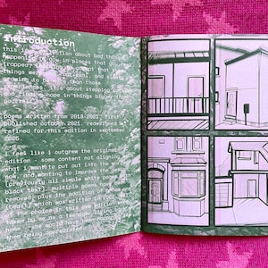 Puede incluir: Libro abierto con p&aacute;ginas verdes y texto. La p&aacute;gina izquierda tiene el texto "Introduction" y detalles sobre poemas. La p&aacute;gina derecha presenta cuatro ilustraciones en blanco y negro de casas.