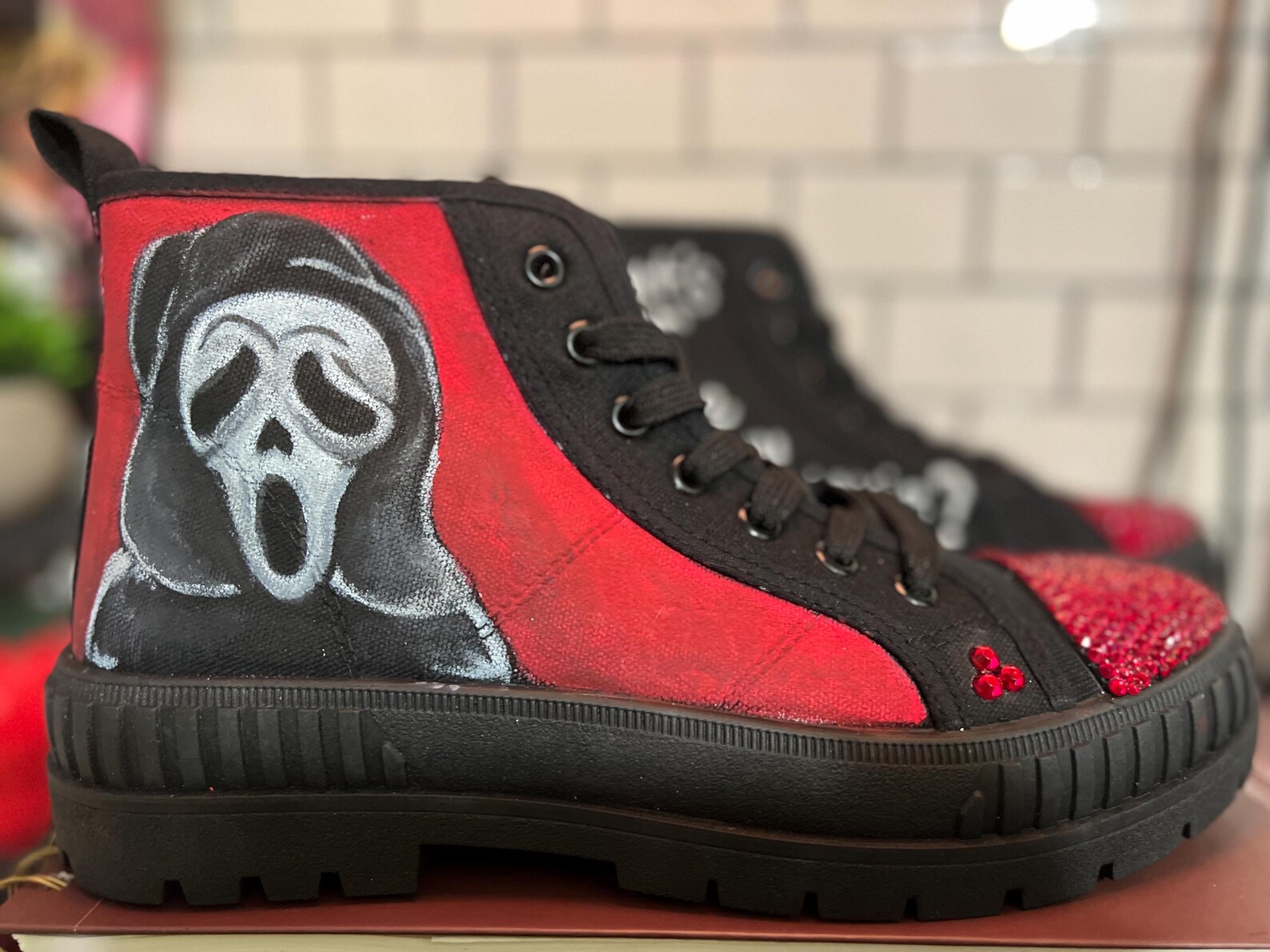 GHOST TENNIS SHOE