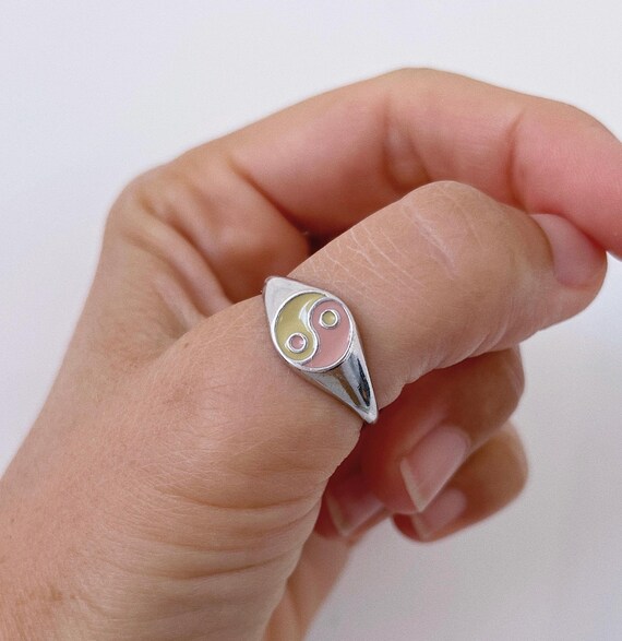 Yin Yang Signet Ring: Pink & Yellow Enamel, 925 Sterling Silver (by Prigipo)