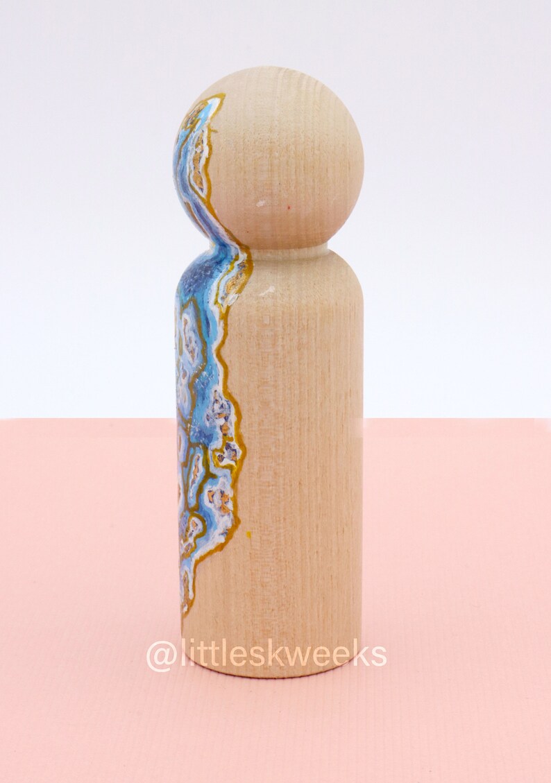 Hand-Painted Geode Peg Doll, Wooden Figure afbeelding 2