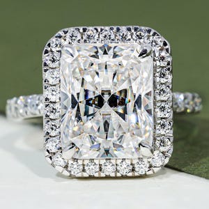 Anel de Noivado Solitário com Halo e Corte Radiante, Anel de Moissanita com Corte Radiante, Anel de Aniversário com Corte Radiante, Anel de Compromisso com Moissanita de 3,5 CT em Ouro 14k