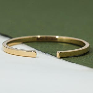 Aliança de casamento aberta em ouro maciço 14K, anel de noivado fino e simples para usar em conjunto com outros anéis, anel de compromisso delicado e minimalista, anel midi aberto e delicado.
