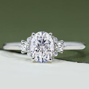 1.5 CT Oval Cut Moissanite Engagement Ring Oval Cut Three Stone Wedding Ring 14K Solid Gold Ring Anniversary Gift Promise Ring For Women