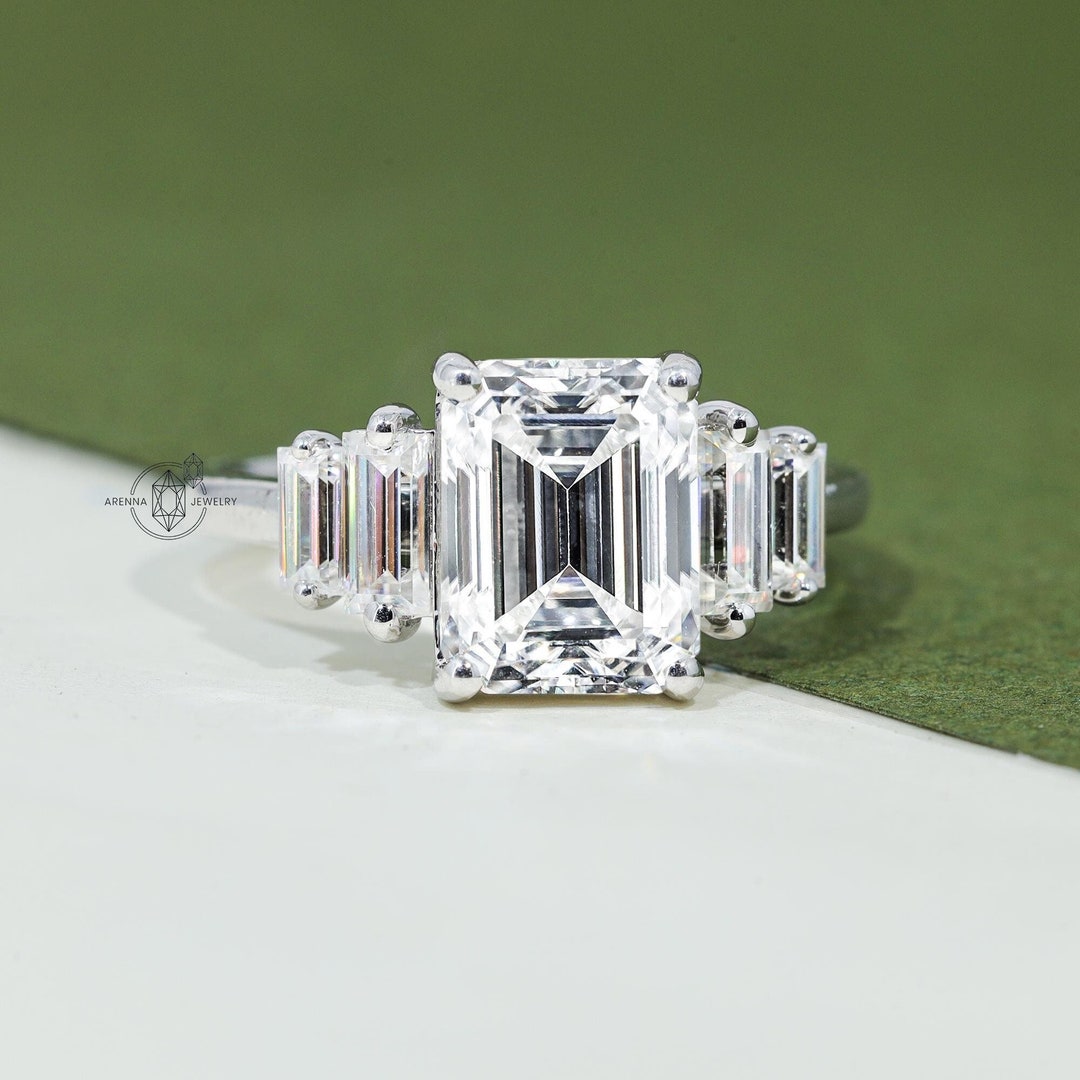 2.5カラット エメラルドカット モアッサナイト エンゲージリング、14K