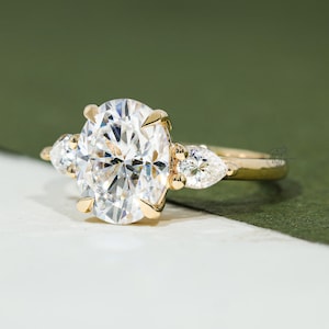 Oval Cut Triloyg Ring 2 CT Oval Moissanite Engagement Ring Oval Cut Three Stone Ring Pear Cut Side Stone Anniversary Ring Wedding Gift