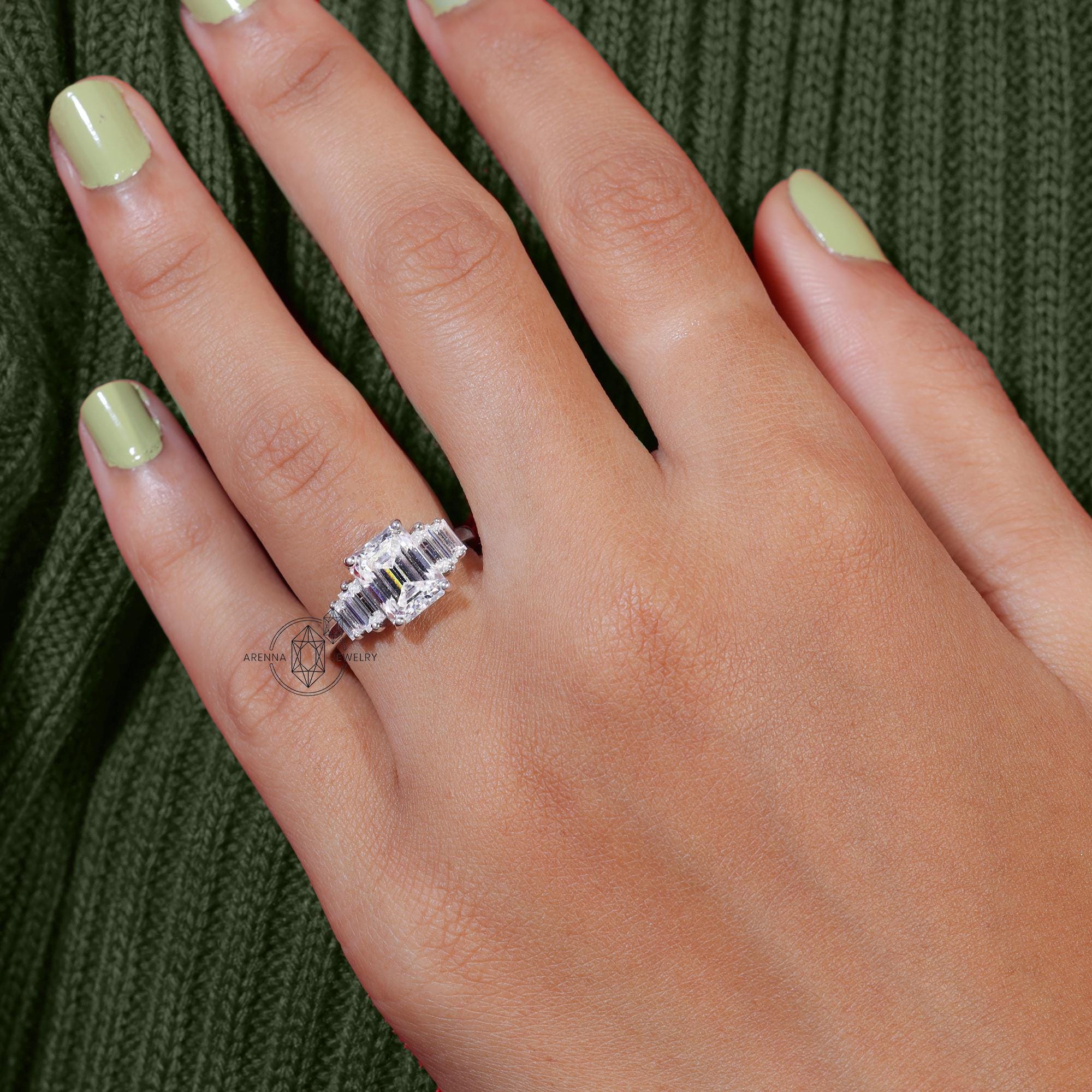 2.5カラット エメラルドカット モアッサナイト エンゲージリング、14K