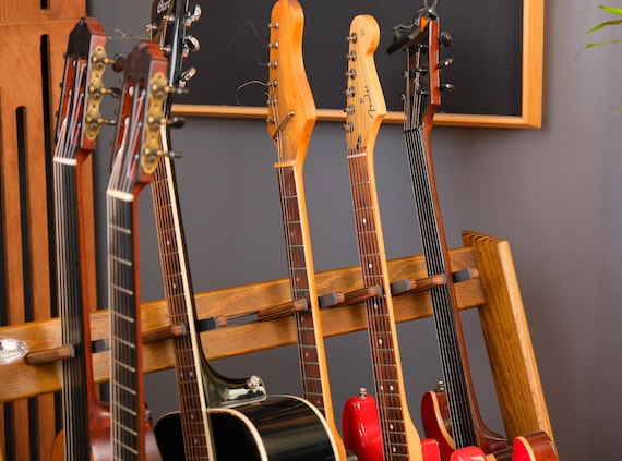 STRICH Supporto Per Chitarra Multipla In Legno Per Chitarre Multiple, 3 Supporti, Display Frontale Salvaspazio Da Pavimento, Per Casa, Studio, Palco, Colore Noce, L-2E1AW (per 2 Elettrici+1 Acustica - 12