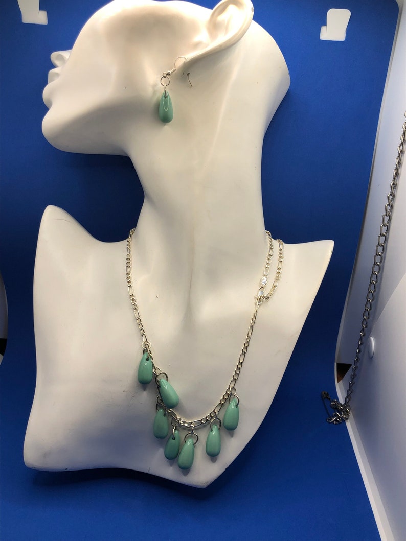 Blaue Perlen Set Halskette und Ohrringe Bild 1