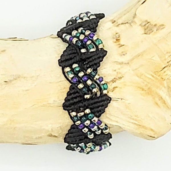 Bracelet en micro macramé noire, perles rocaille colorées