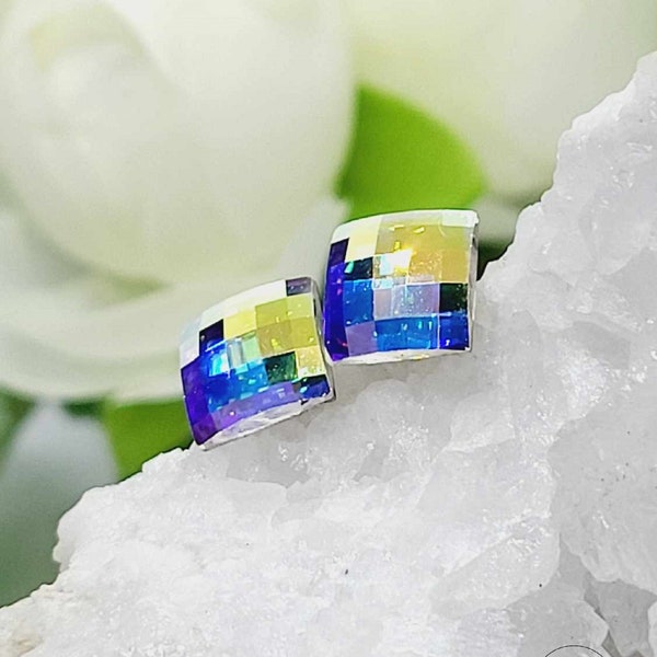 Swarovski Ohrringe Schachbrett AB 8 mm mit Aurora Boreale Effekt, Minimalistische Ohrstecker 925er Silber