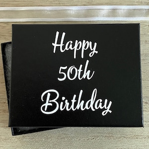 Scatola regalo ricordo personalizzata per il 50° compleanno, scatola portagioielli per il cinquantesimo compleanno, scatola regalo portagioielli di buon compleanno, regalo per lei, Regno Unito