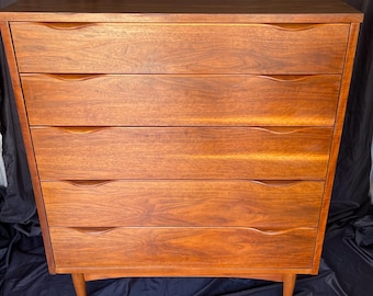 MCM Dresser
