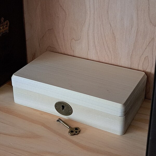 Unfinished locking box with key, made of Poplar, perfect for staining, painting, wood burning, or carving.  Use as jewelry or keepsake box.