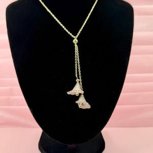 Vintage Avon Gold Tone Y Necklace Frosted Lavender Color Lily Pendants