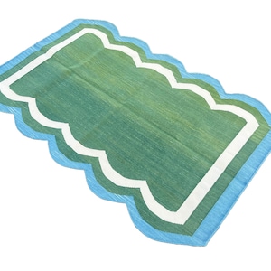 Tappeto moderno fatto a mano in cotone a trama piatta, tintura vegetale naturale, tappeto indiano Dhurrie Kilim a strisce smerlate verdi e blu, arazzo da parete