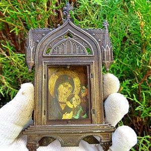 ANTIKE ALTE KLEINE REISE-IKONE der Jungfrau Maria und Jesus Christus. Triptychon