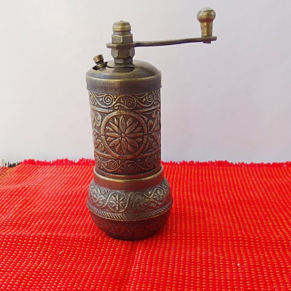 Vintage Peppermill, Pepper and Salt   grinders, Pepper Salt Spice  Mill