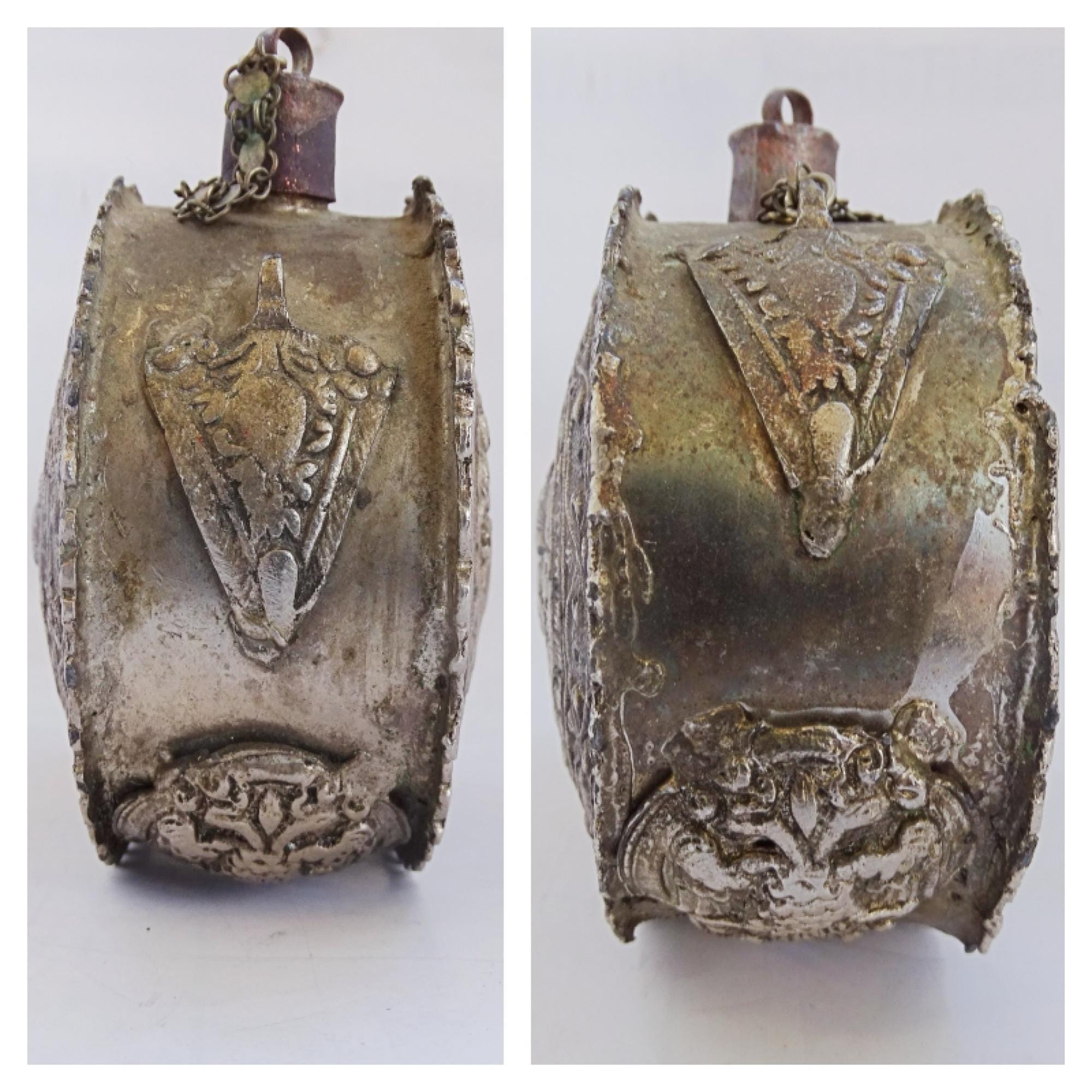 Flacon à Poudre à Canon Russe Ancien - Métal Blanc Décoré, Milieu Du XIXe Siècle (vers 1800-1899) - Pièce De Militaria D'occasion, Collection Historique