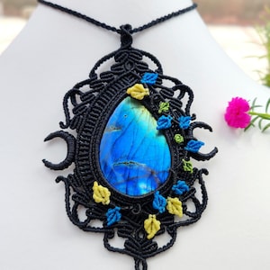 Large Labradorite Pear Pendant Necklace Macrame Boho Statement | Großer Labradorit Anhänger Makramee Kette Handmade Gemstone Gift.