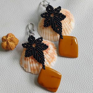 Mookait Jaspis Makramee Ohrringe - Handgefertigte Boho Blatt Ohrringe - Senfstein Schmuck - Einzigartige Statement Ohrringe.