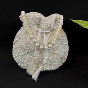 Designer Off weiße Farbe handgefertigte Perle Potli Tasche, Beutel Potli Tasche, Peora Potli Geldbörse, Kupplung, Hochzeit Gunsten, Brautjungfer, Geschenk, Armband