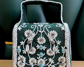 グリーンビーズハンドバッグ、ハンドメイド、花柄ディテール、グリーン