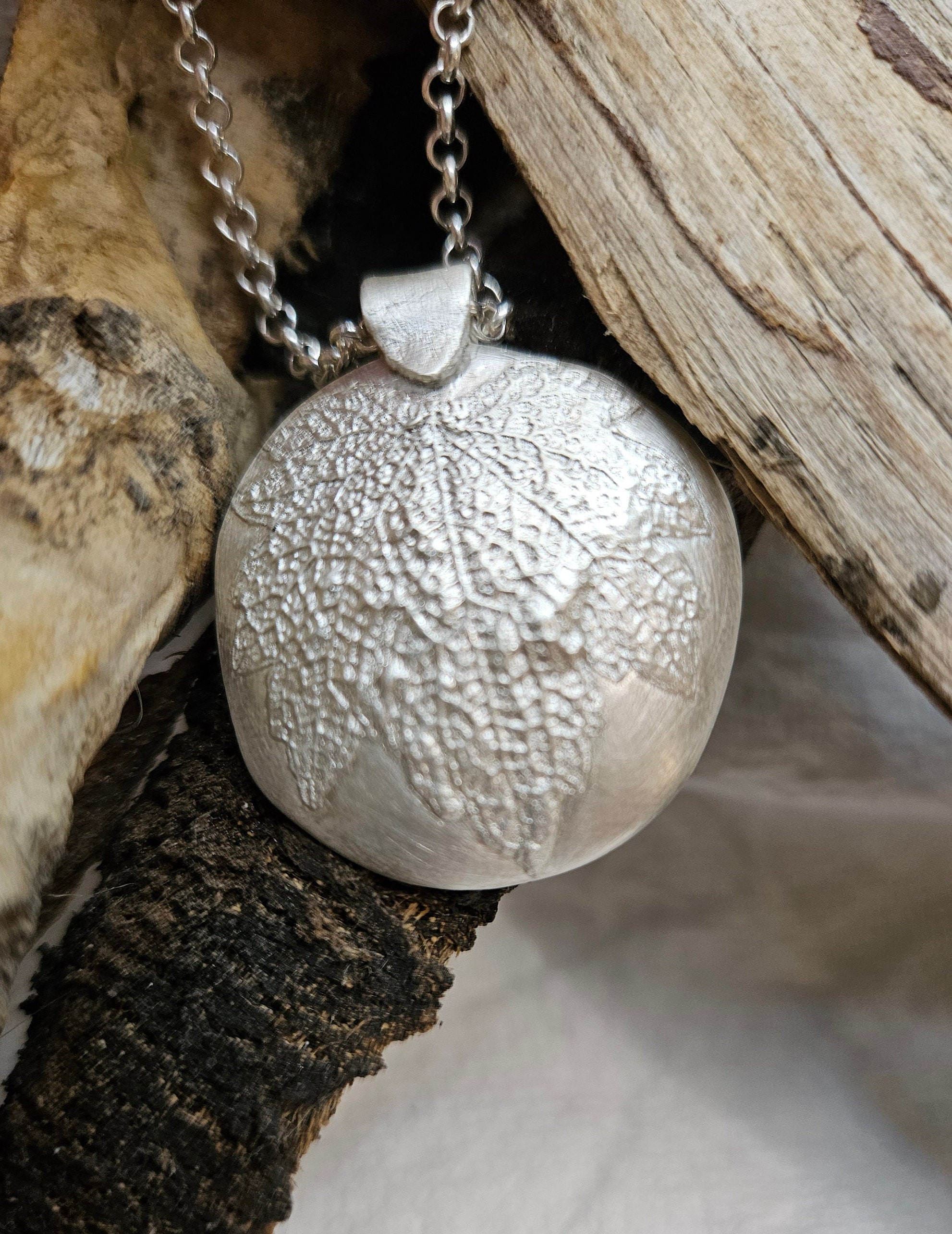 Pure Silver .999 Pendant, Featuring a Natural Maple Leaf on a 24 