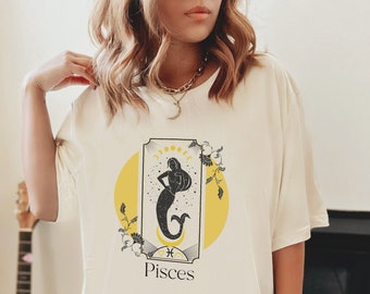 Pisces Zodiac shirt, Zodiac tarot card tee, Pisces tarot, Celestial gift for Pisces, Trendy Oversized Tee, Pisces Mom,