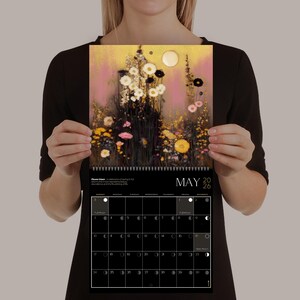 Calendario de fases lunares 2026, planificador lunar compacto y plegable de brujas con festividades paganas y motivos florales melancólicos. imagen 2