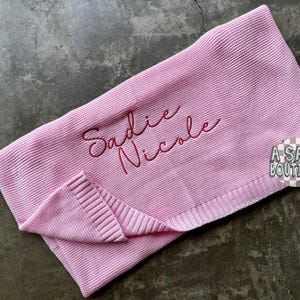 Embroidered name knitted blanket quilt with custom monogram, personalized baby blanket, baby quilt, embroidered custom blanket, cursive name