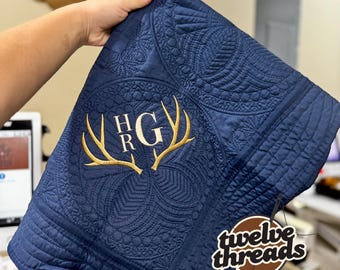 Geborduurde gewei-erfstukquilt met aangepast monogram, gepersonaliseerde babydeken, babydeken babyjongen, geborduurde aangepaste erfstukdeken