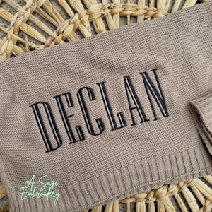 Embroidered name knitted blanket quilt with custom monogram, personalized baby blanket, baby quilt, embroidered custom blanket, cursive name
