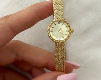Madeline Uhr, zierliche Golduhr, kleine Uhr, 14k vergoldete Uhr, Jubiläumsgeschenk, kleine Uhr, Geschenk für sie, Vintage-Stil Uhr Geschenk