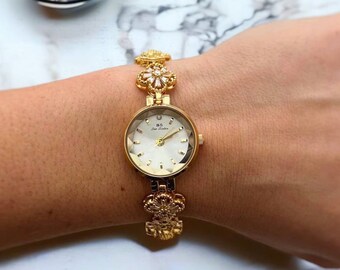 Emily-Uhr, kleine Golduhr, minimalistische Uhr, 14-karätige Golduhr, Geschenk für die Braut, kleine Uhr, Brautjungfern-Geschenk, Uhr im Vintage-Stil
