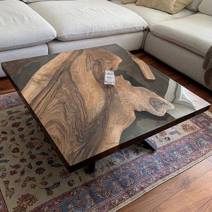 Quadratischer Epoxy Tisch, Dunkel Rauchgrauer Harz Tisch, Nussbaum Epoxy Tisch, Quadratischer Tisch in der Mitte, Quadratischer Couchtisch, Beistelltisch, Beistelltisch