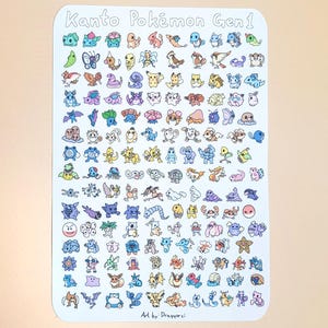 Peut inclure: Une feuille de papier blanche avec une grille de 150 images de personnages de Pokemon en dessin animé colorés de la région de Kanto. Le titre "Kanto Pokemon Gen 1" est en haut de la feuille. Le texte "Art by Dragqzorzi" est en bas de la feuille.